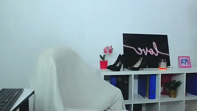 Lia Benini online show from January 29, 7:32 pm