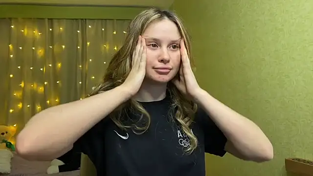 Snapshot of IlonaMurf chatting on December 24, 2:12 pm IlonaMurf online show from December 24, 2:12 pm