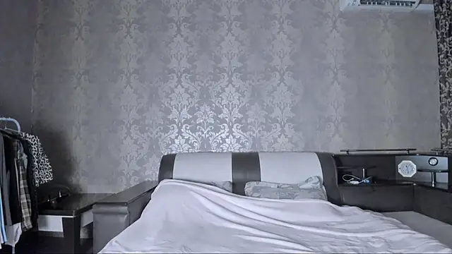 Agnes Allenn online show from November 11, 9:31 am