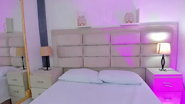 RoseCassie online show from February 21, 1:33 pm