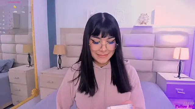 RoseCassie online show from March 1, 2:02 pm