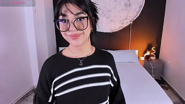 RoseCassie online show from December 4, 1:53 pm