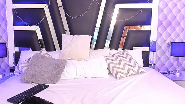 Snapshot of caroo_gomeez chatting on March 21, 3:46 pm caroo gomeez online show from March 21, 3:46 pm