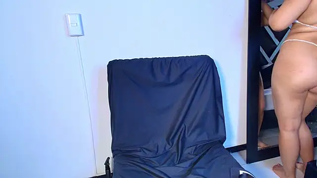 Snapshot of caroo_gomeez chatting on October 13, 3:39 am caroo gomeez online show from October 13, 3:39 am