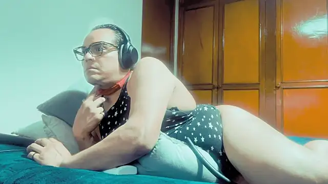 NikkelSofia online show from January 13, 12:10 pm