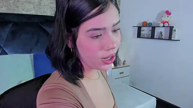 Lily Woodz online show from November 29, 7:17 pm