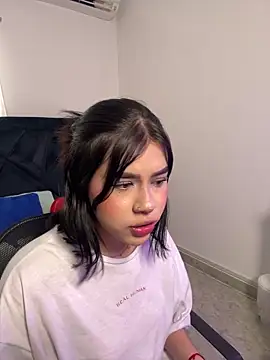 Lily Woodz online show from February 16, 7:10 pm