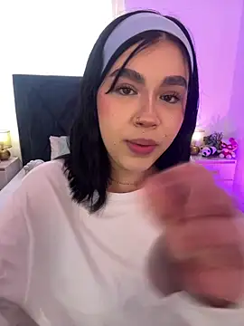 Lily Woodz online show from June 6, 7:07 pm