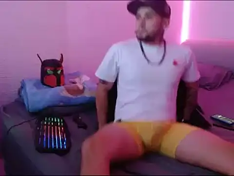 Snapshot of miia-liiam chatting on January 6, 12:27 am miia-liiam online show from January 6, 12:27 am