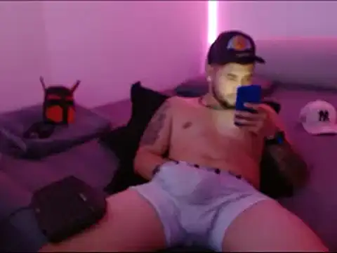 Snapshot of miia-liiam chatting on January 8, 8:06 am miia-liiam online show from January 8, 8:06 am