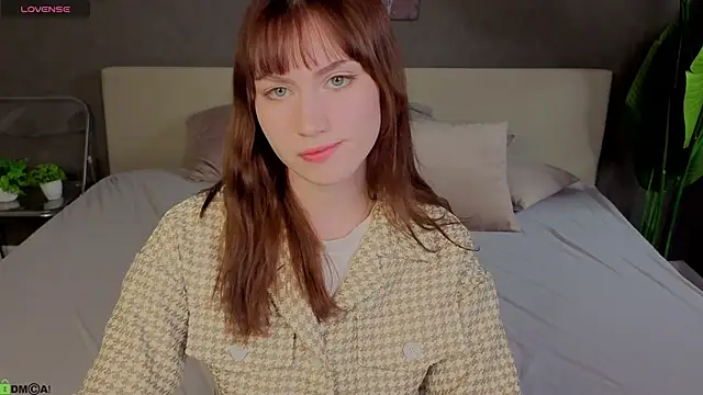 Snapshot of Mollly_Rouge chatting on November 10, 12:20 am Mollly Rouge online show from November 10, 12:20 am