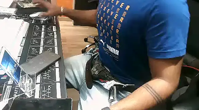 Snapshot of Nil_Talreja chatting on December 19, 12:01 pm Nil Talreja online show from December 19, 12:01 pm