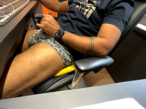 Snapshot of Nil_Talreja chatting on October 13, 10:04 am Nil Talreja online show from October 13, 10:04 am