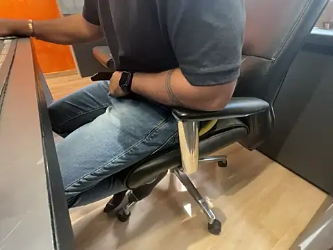 Snapshot of Nil_Talreja chatting on December 18, 9:04 am Nil Talreja online show from December 18, 9:04 am