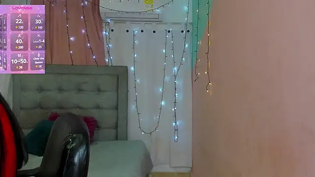 Snapshot of dani-lue chatting on December 22, 11:44 am dani-lue online show from December 22, 11:44 am