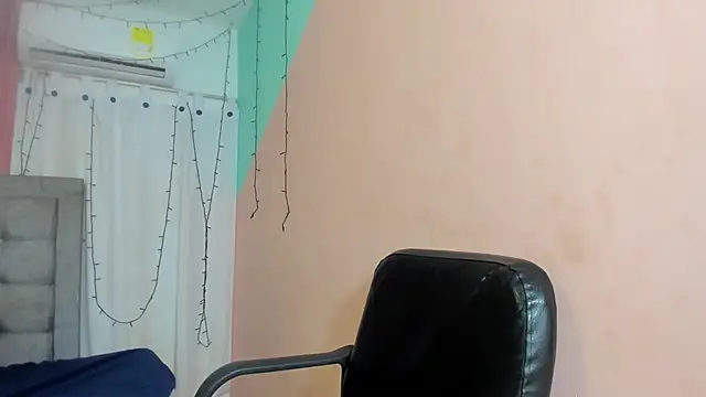 Snapshot of dani-lue chatting on January 24, 11:59 am dani-lue online show from January 24, 11:59 am