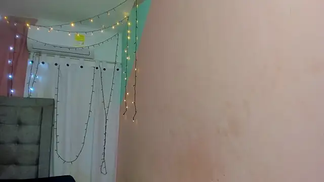 Snapshot of dani-lue chatting on January 26, 12:11 pm dani-lue online show from January 26, 12:11 pm