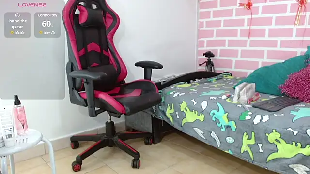 Snapshot of dani-lue chatting on February 16, 12:21 pm dani-lue online show from February 16, 12:21 pm