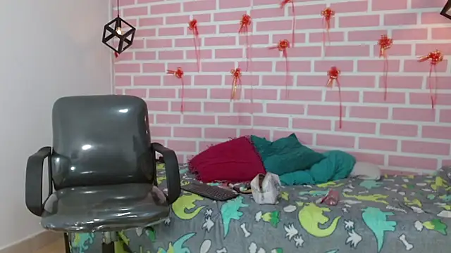 Snapshot of dani-lue chatting on February 23, 12:27 pm dani-lue online show from February 23, 12:27 pm