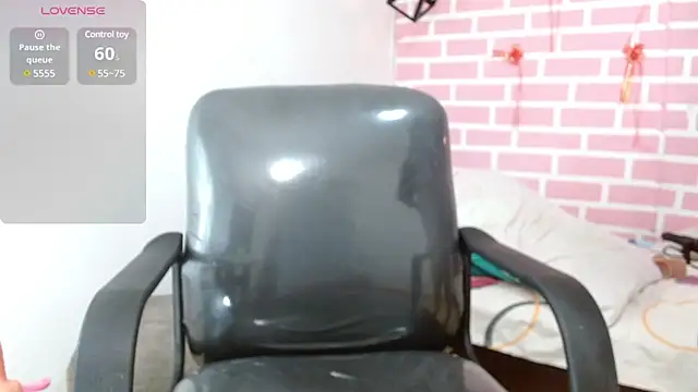 Snapshot of dani-lue chatting on March 15, 4:21 pm dani-lue online show from March 15, 4:21 pm