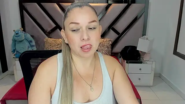Snapshot of natalia5560 chatting on September 17, 12:51 pm natalia5560 online show from September 17, 12:51 pm