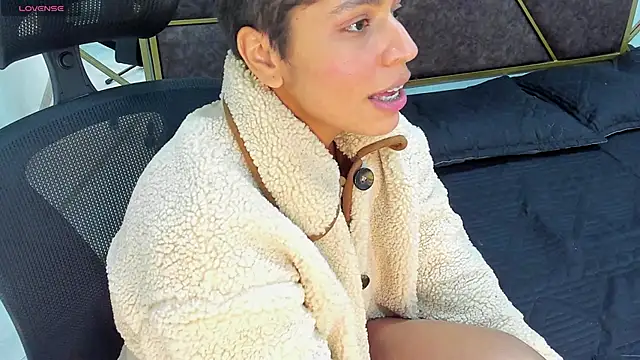 AbrilSonne online show from January 5, 1:56 am