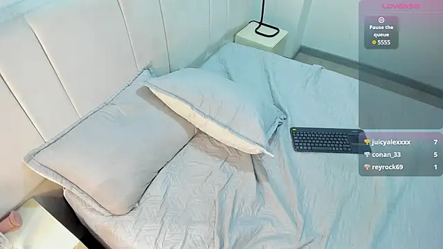 AbrilSonne online show from February 19, 8:10 pm