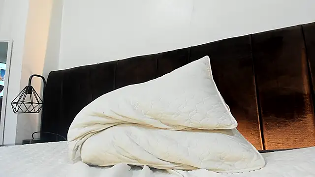 AbrilSonne online show from March 19, 4:57 am