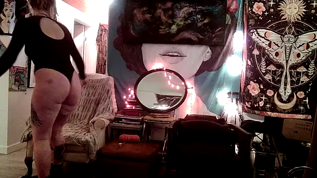 Snapshot of SilverandFox chatting on January 8, 9:34 pm SilverandFox online show from January 8, 9:34 pm