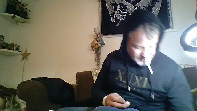 Snapshot of SilverandFox chatting on November 6, 10:05 am SilverandFox online show from November 6, 10:05 am