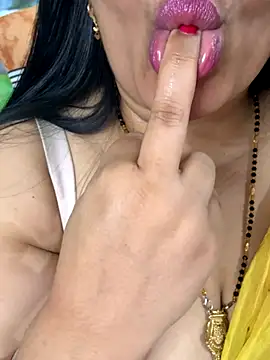 Snapshot of FlatVincy4 chatting on November 10, 4:33 am FlatVincy4 online show from November 10, 4:33 am