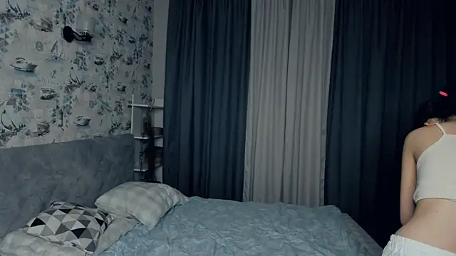 Snapshot of LilianGrindle chatting on February 9, 6:16 pm LilianGrindle online show from February 9, 6:16 pm