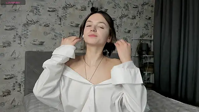 Snapshot of LilianGrindle chatting on March 15, 6:10 pm LilianGrindle online show from March 15, 6:10 pm