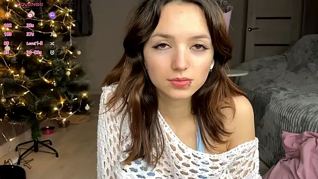 Snapshot of LilianGrindle chatting on November 7, 7:14 pm LilianGrindle online show from November 7, 7:14 pm