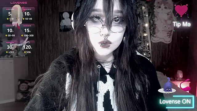 Snapshot of chloe_crystall_killer chatting on October 25, 6:35 pm chloe crystall killer online show from October 25, 6:35 pm