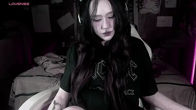 chloe crystall killer online show from March 7, 10:40 pm