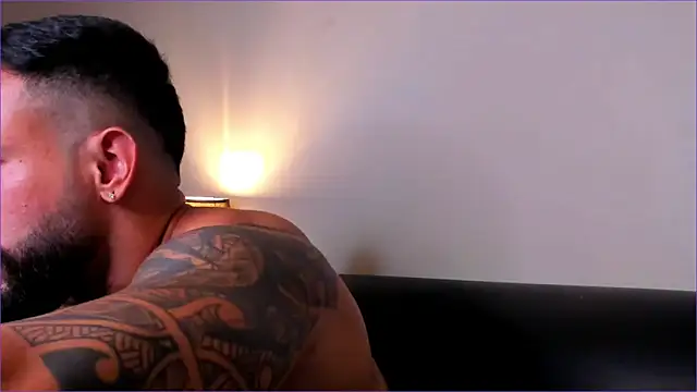 BradLeon  online show from December 22, 2:19 am