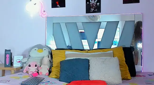 supradoll online show from March 18, 6:37 pm