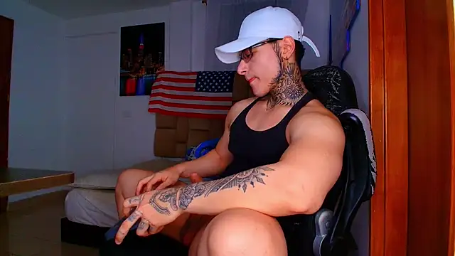 DennisWalkerr online show from November 8, 11:47 pm