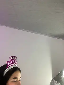 Snapshot of mia18_queen chatting on December 21, 2:41 am mia18 queen online show from December 21, 2:41 am