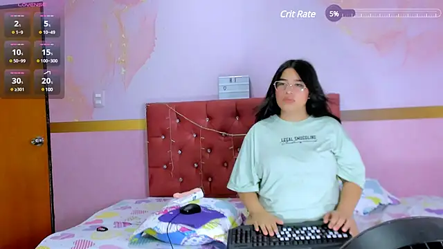 Snapshot of mia18_queen chatting on December 29, 9:50 am mia18 queen online show from December 29, 9:50 am