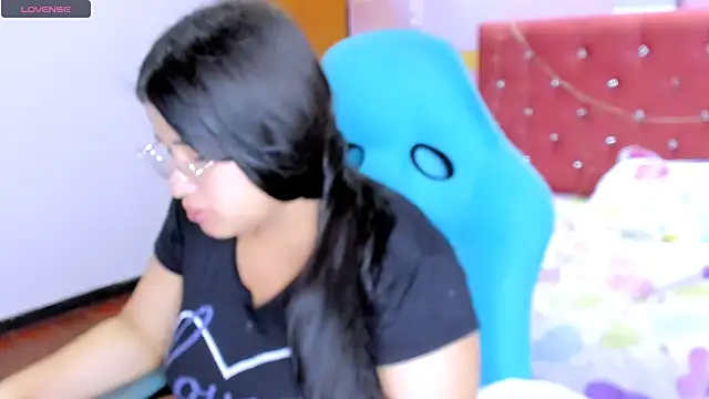 Snapshot of mia18_queen chatting on December 30, 9:37 am mia18 queen online show from December 30, 9:37 am