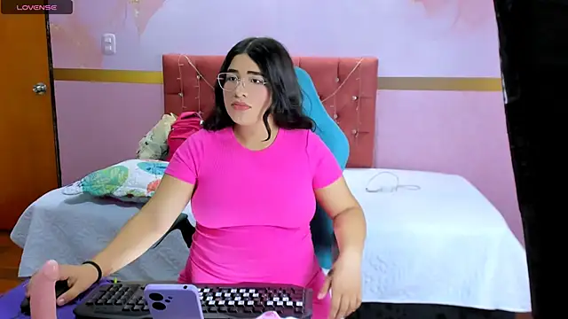 Snapshot of mia18_queen chatting on December 31, 2:19 am mia18 queen online show from December 31, 2:19 am