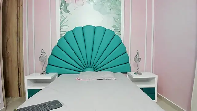 Daphne Fox  online show from January 21, 2:11 am