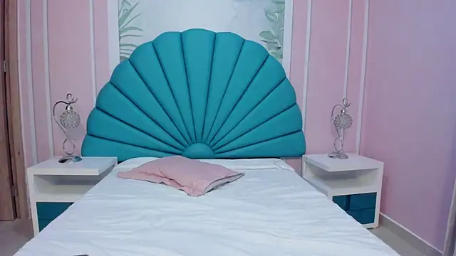 Daphne Fox  online show from February 19, 8:33 am