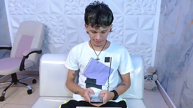 andy dan18 online show from April 7, 8:09 pm