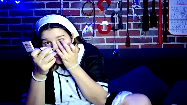 Snapshot of Heleneecesmecs2 chatting on November 6, 9:37 pm Heleneecesmecs2 online show from November 6, 9:37 pm