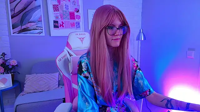 NellieLoyns online show from February 9, 4:29 pm