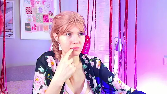 NellieLoyns online show from February 19, 4:11 pm