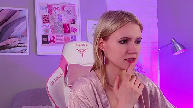 NellieLoyns online show from March 10, 9:18 pm